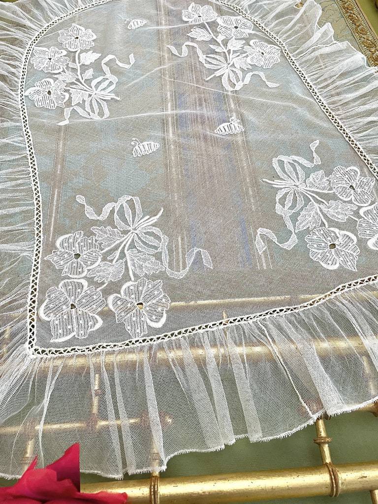 linge-ancien-tulle-de-coton-brode-main-bebe-berceau-bapteme-layette-antiquite-brocante