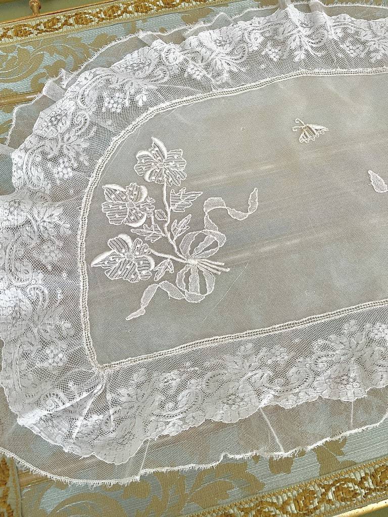 linge-ancien-taie-demi-lune-berceau-bebe-landeau-couffin-enfant-poupee-antiquite-brocante