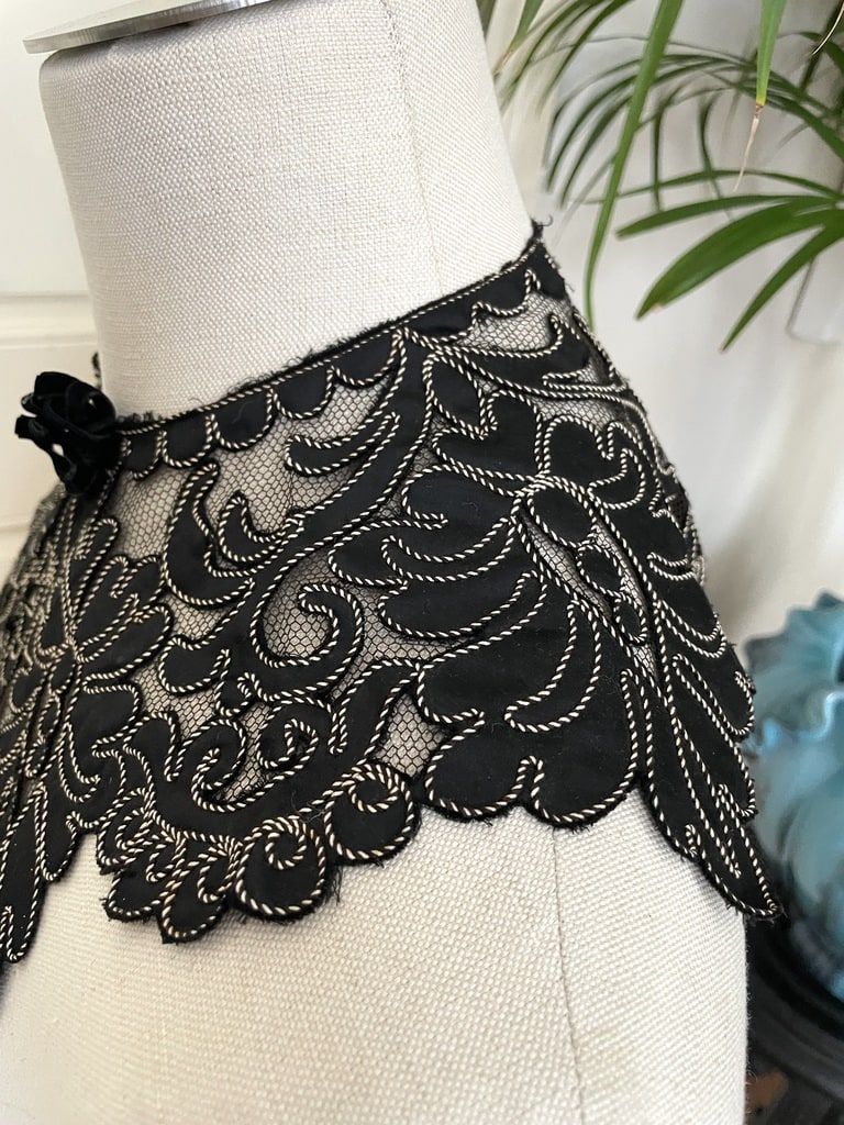 mode-ancienne-femme-col-soie-tulle-noir-dentelle-soutache-broderie-mode-victorienne-antiquite-mercerie