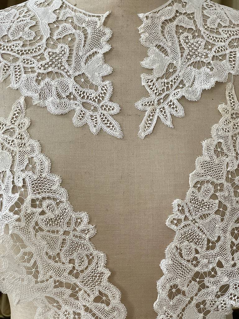 paire-manchette-col-dentelle-aiguille-point-de-milan-renaissance-col-amovible-mode-femme-costume-ancien-antiquite-brocante