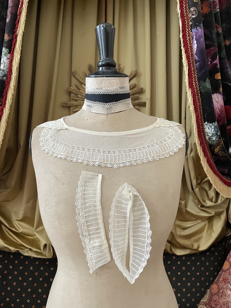 col-manchettes-poigners-tulle-rebrode-mode-femme-mercerie-ancienne-costume-epoque-1900-antiquite