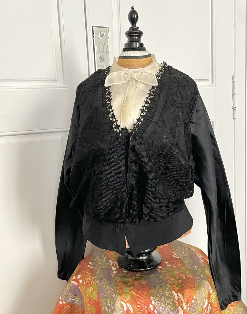 mode-ancienne-femme-corsage-soie-satin-dentelle-noir-organza-organdi-costume-collection-brocante