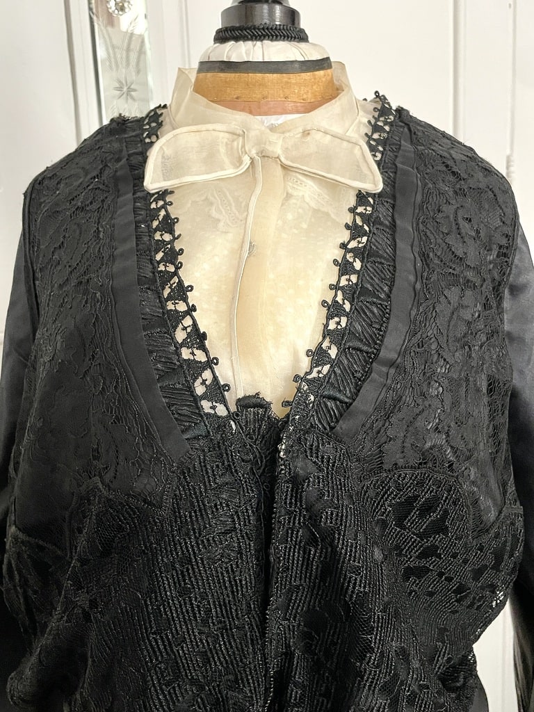 vetement-collection-corsage-en-soie-et-satin-duchesse-antiquite-brocante-mode-ancienne