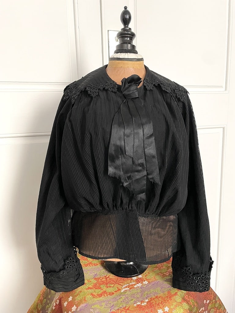 corsage-ancien-mousseline-de-soie-noire-voile-satin-passementerie-collection-1880-antiquite