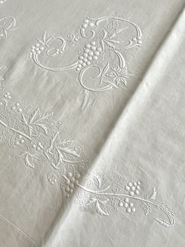 linge-ancien-drap-en-lin-brode-main-mariage-monogramme-mb-raisons-feuilles-de-vignes-bles-pampres-brocante