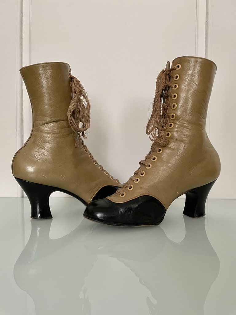 bottines-anciennes-mode-1900-dame-souliers-femmes-chaussures-talon-bobine-cuir-havane-collection-couture-mode-antiquite