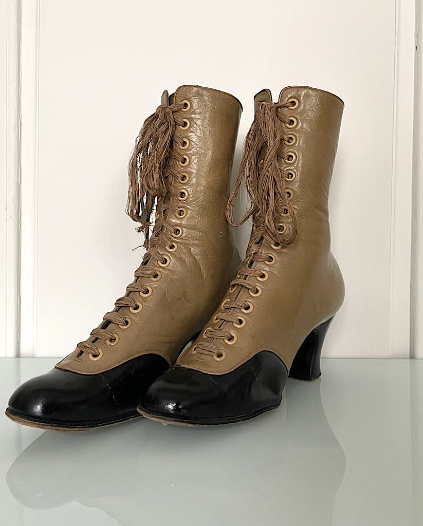 mode ancienne chaussures bottines souliers femmes anciens 1900 19eme antiquite brocante costume dame