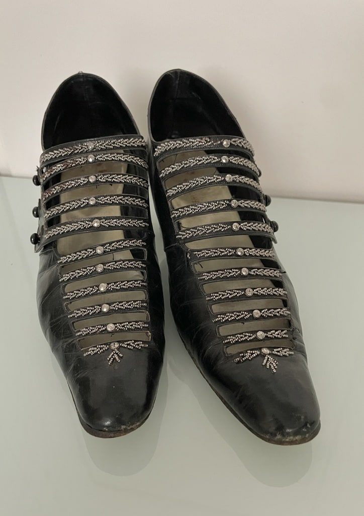 chaussures-souliers-mode-epoque-1880-femme-dame-talons-perles-metal-marcassite-antiquite-brocante
