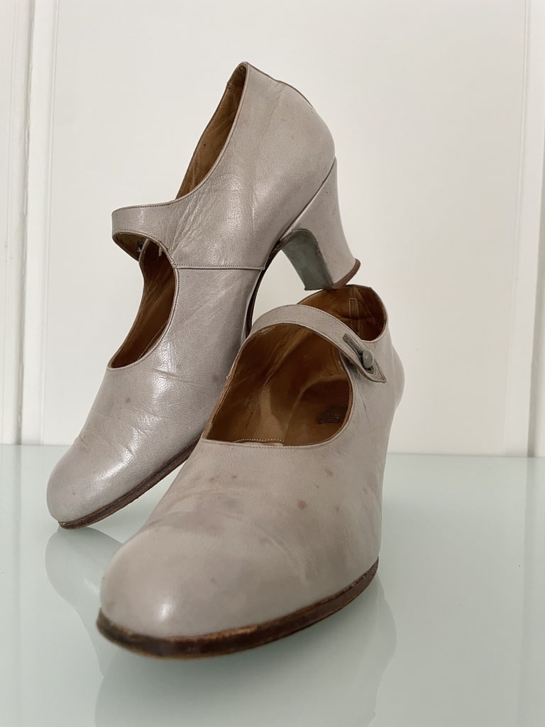 Anciennes chaussures pour dame Souliers en cuir et boutons