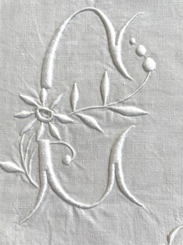Parure de lit ancienne brodée – 1 drap + 2 taies d'oreiller + 1 taie de traversin - Linge de maison
