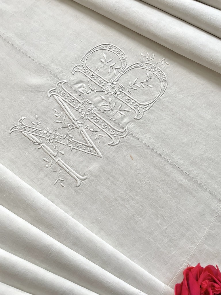 drap-en-lin-ancien-linge-de-lit-monogramme-m-b-broderie-blanche-trousseau-d-epoque-napoleon-second-empire-antiquite