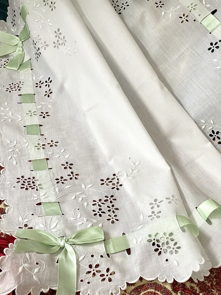 linge-ancien-dessus-de-berceau-landau-lit-bebe-enfant-fil-de-lin-brode-main-broderie-anglaise-fait-main-antiquite-brocante-vintage