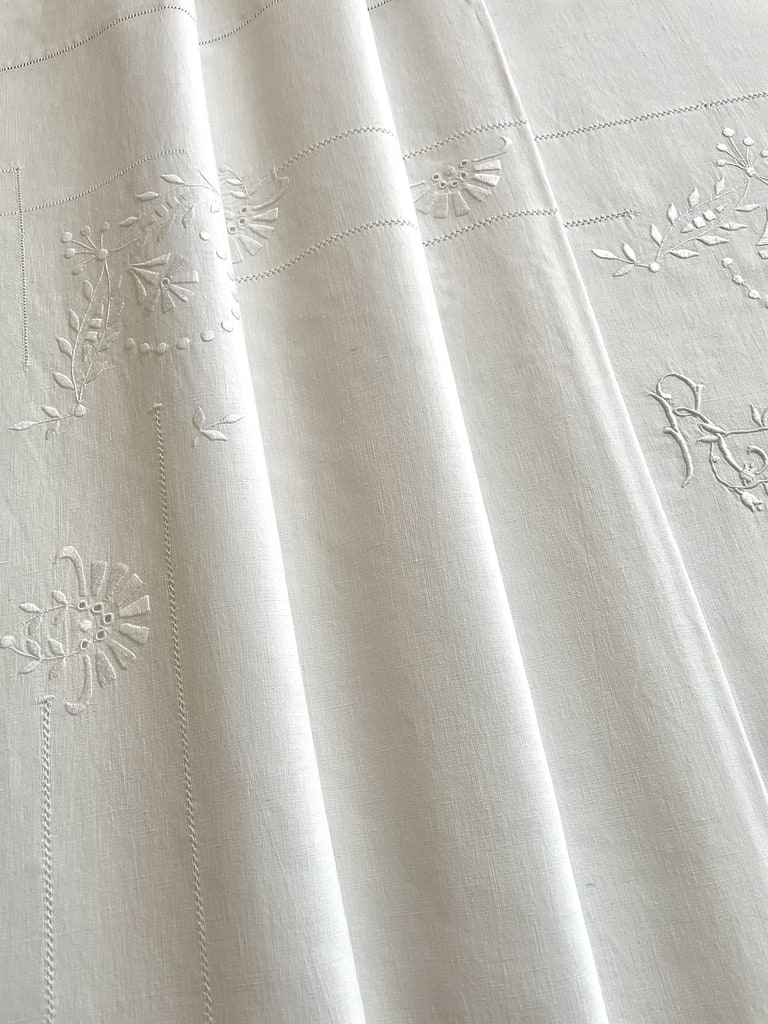 Drap Brodé Ancien Coton Blanc, Monogramme MO, 290x215 Cm, Jours Et Plumetis