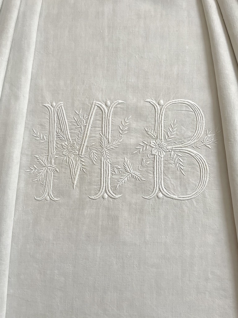 linge-de-lit-ancien-draps-couvertures-taie-oreiller-traversin-brodes-main-lin-fil-antiquite-brocante