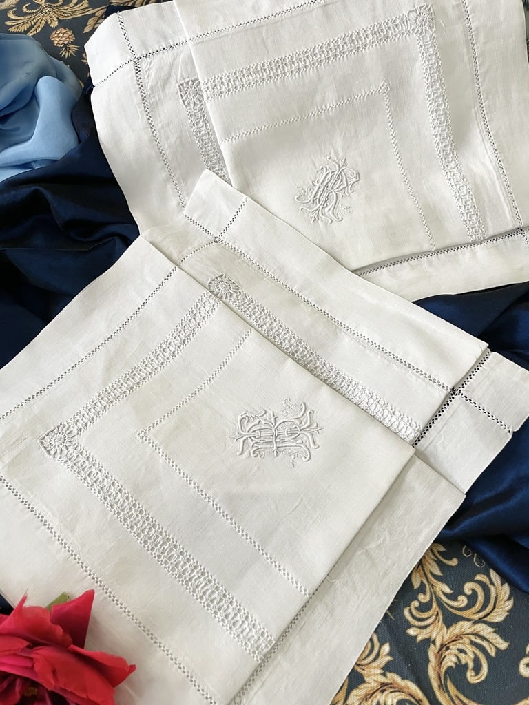 linge-ancien-taies-oreiller-traversin-draps-couvertures-de-mariage-indienne-dessus-de-lit-monogramme-antiquite-brocante