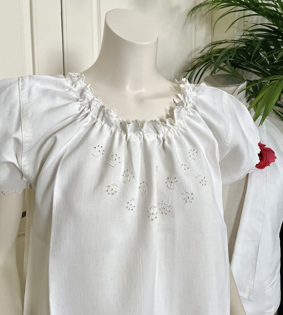 chemise-ancien-en-lin-jour-nuit-feston-brode-main-monogramme-mode-ancienne-pour-femme-antiquite-brocante-chic-costume-epoque