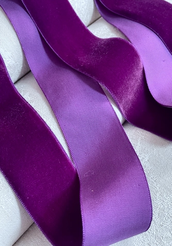 ruban-ancien-velours-de-soie-prune-violet-cassis-modiste-poupées-costume-epoque-liturgie-antiquite-brocante