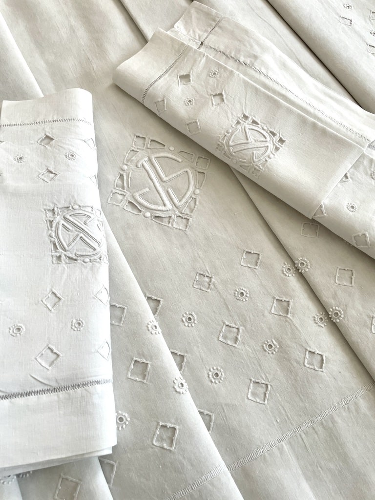 ancienne-parure-de-lit-drap-taies-lin-monogramme-js-jours-brode-main-linge-ancien-antiquite-brocante