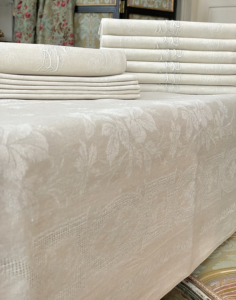 linge-ancien-nappes-serviettes-art-de-la-table-lin-damasse-antiquite-brocante-monogramme-brode-main