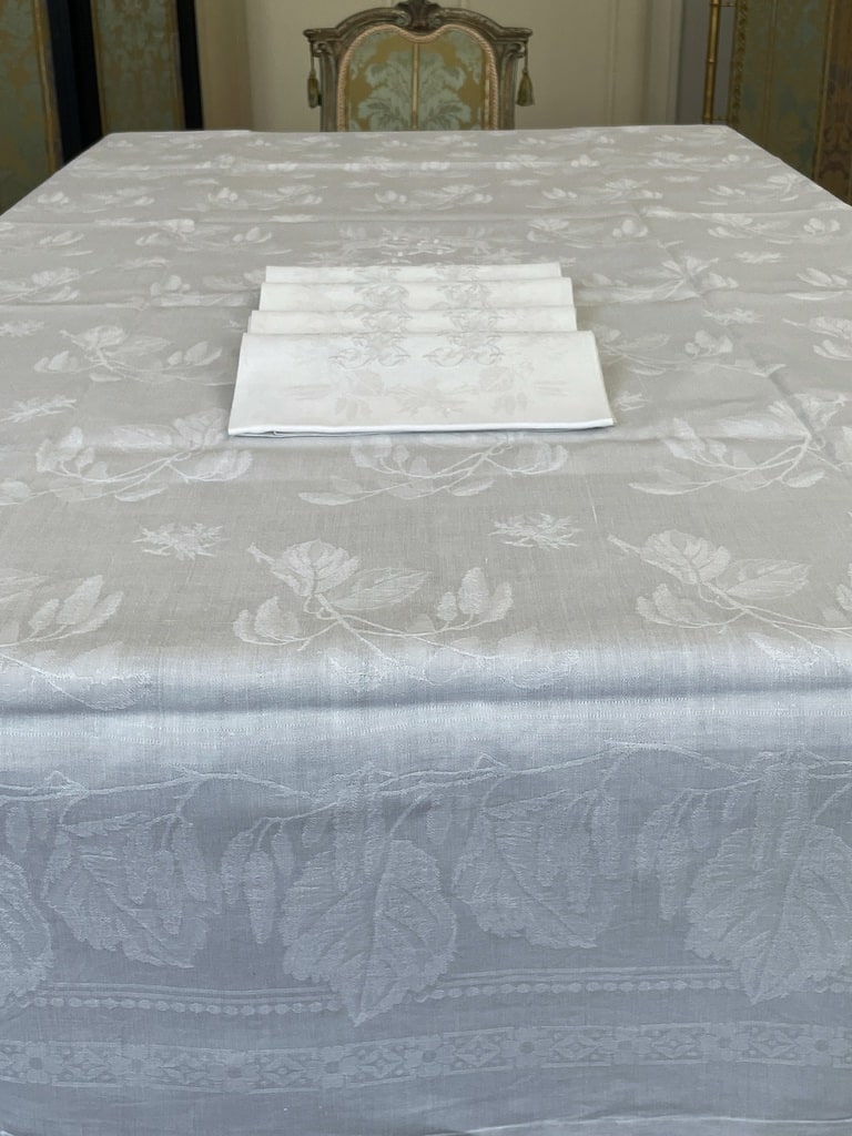 linge-ancien-nappe-serviettes-service-de-tale-en-lin-brode-main-monogrammes-initiales-plumetis-bourdon-brodeuse-fait-main-antiquite-brocante-linge-ancien