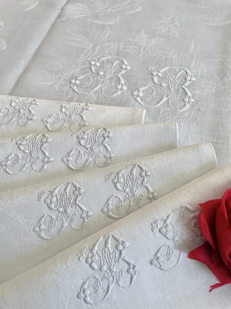 linge-ancien-nappe-serviettes-linge-de-trousseau-19eme-siecle-brode-main-antiquite-brocante-chic