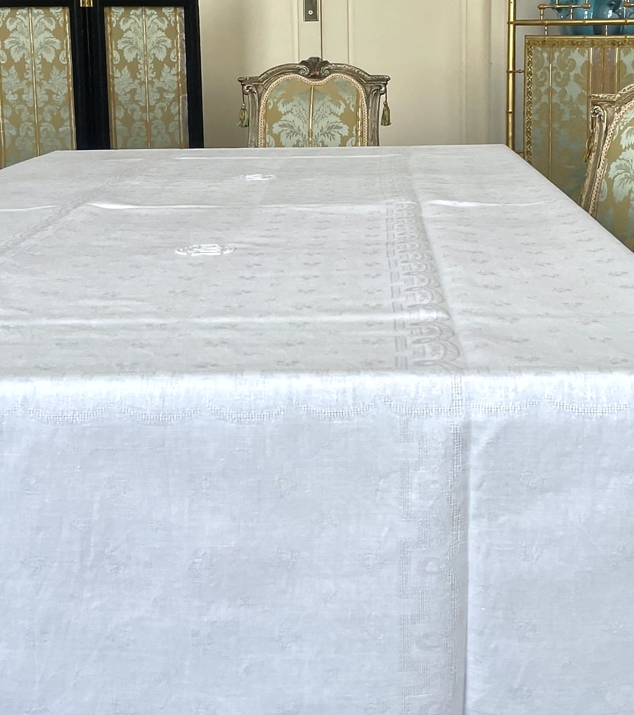 linge-de-table-ancien-nappe-de-service-presentation-diner-repas-fetes-anniverssaire-damas-de-lin-damasse-monogramme-chiffre-brocante-chic
