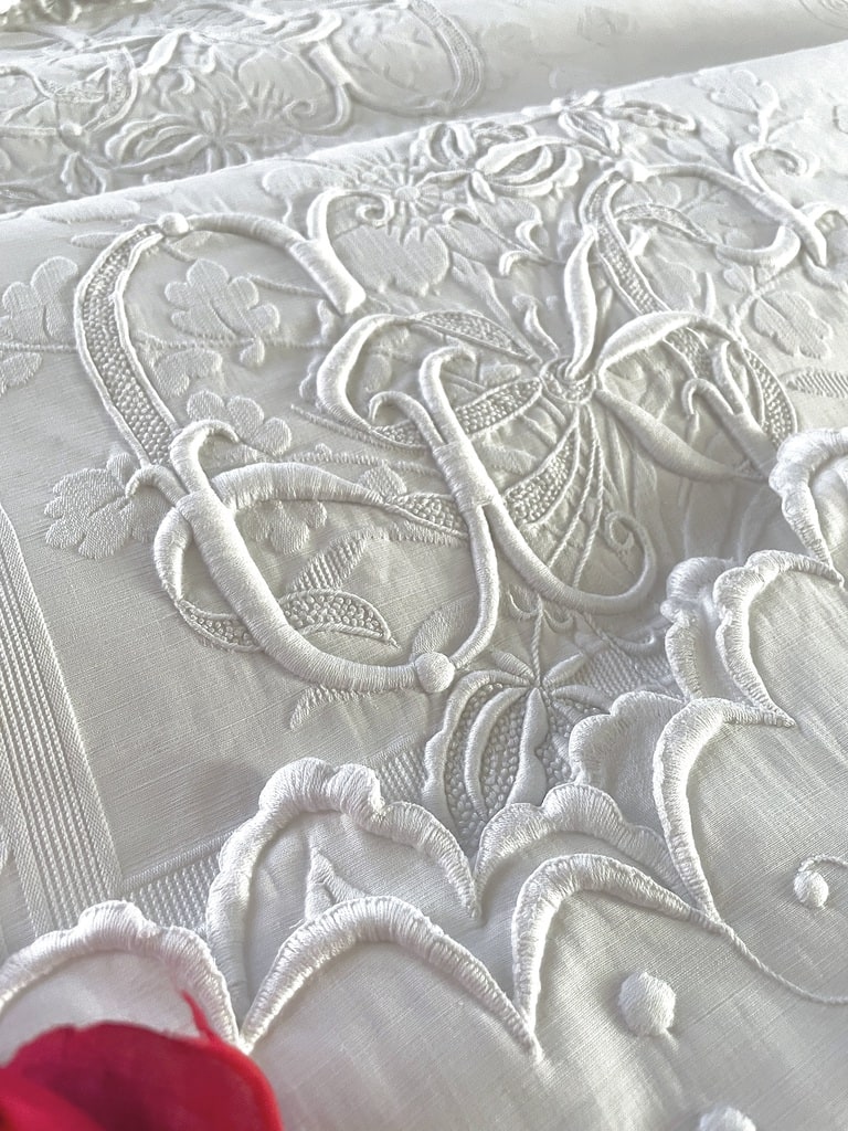 couverture-de-mariage-ancienne-linge-ancien-blanc-pique-de-coton-plat-anglais-feston-broderie-blanche-fait-main-antiquite-brocante