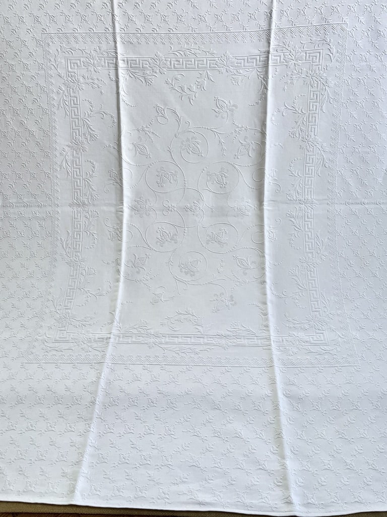 courte-pointe-linge-de-lit-ancien-coton-blanc-fleuri-gaufre-dessus-de-lit-antiquite-brocante