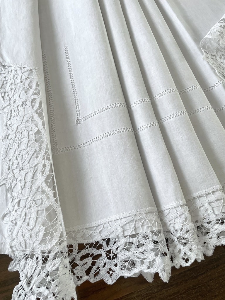 drap-ancien-brode-main-jours-pur-fil-de-lin-blanc-linge-de-famille-trousseau-heritage-19eme-antiquite-brocante