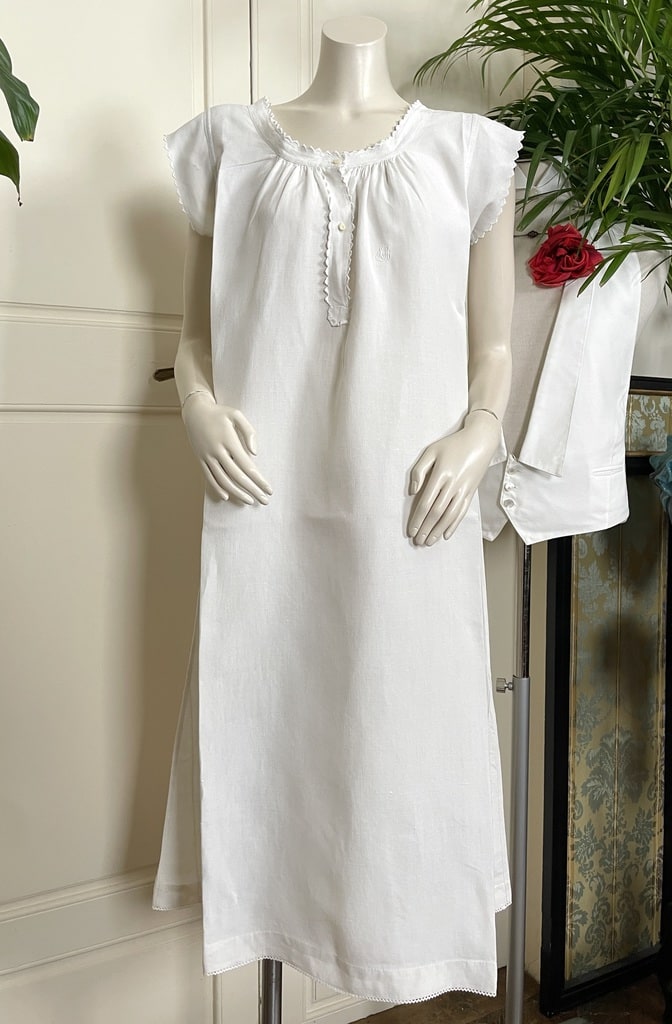 linge-ancien-chemise-de-jour-en-lin-broderie-blanche-monogramme-antiquite-brocante-shabby-chic-mode-epoque copie