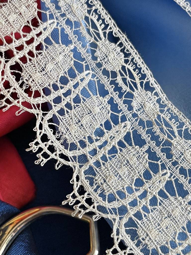dentelle-aux-fuseaux-guipure-de-genes-italie-venise-puy-en-velau-lin-mercerie-ancienne-antiquite-brocante