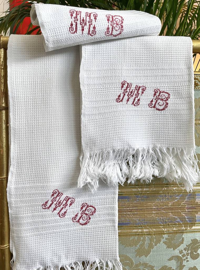 serviettes-nid-d-abeille-anciennes-linge-de-bain-monogramme-rouge-blanches-toilette-bain-vintage-antiquite-brocante