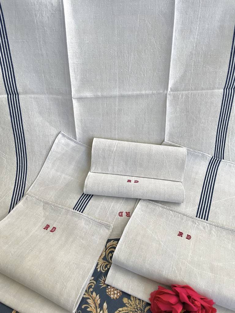 torchons-anciens-liteaux-bleus-rayures-monogramme-fil-rouge-point-de-croix-linge-ancien-office-cuisine-essuie-mains-lin-linge-ancien