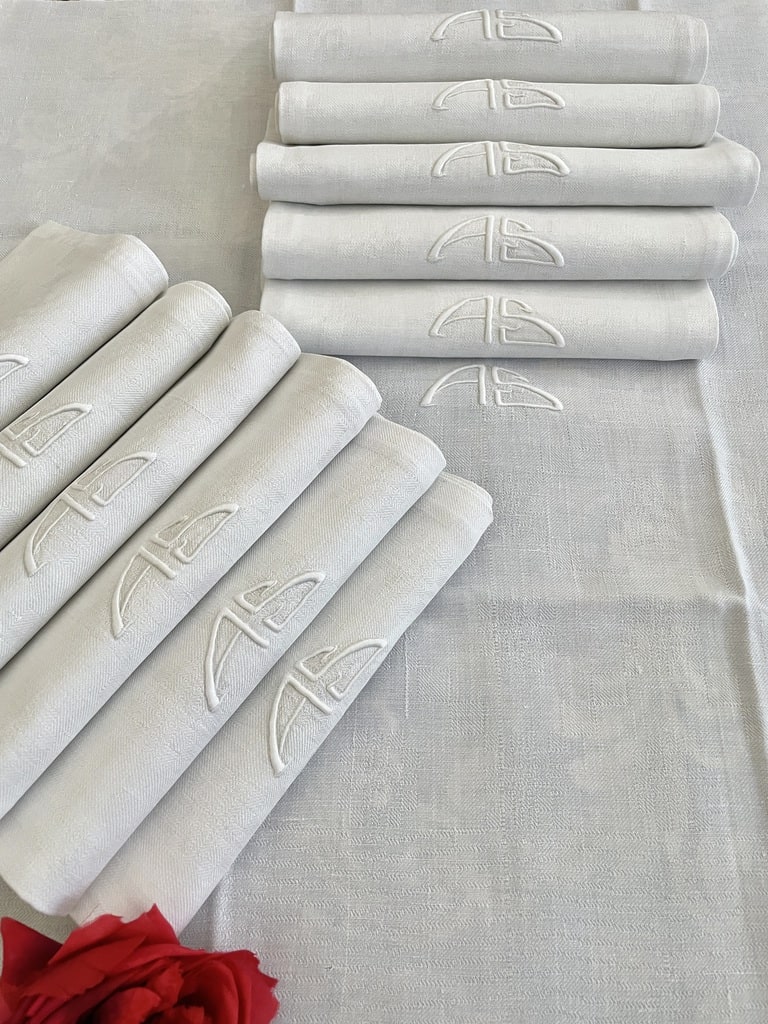linge-ancien-serviettes-de-table-lin-damasse-brode-main-initiales-monogramme-diner-fete-art-de-recevoir-antiquite-brocante-traditions