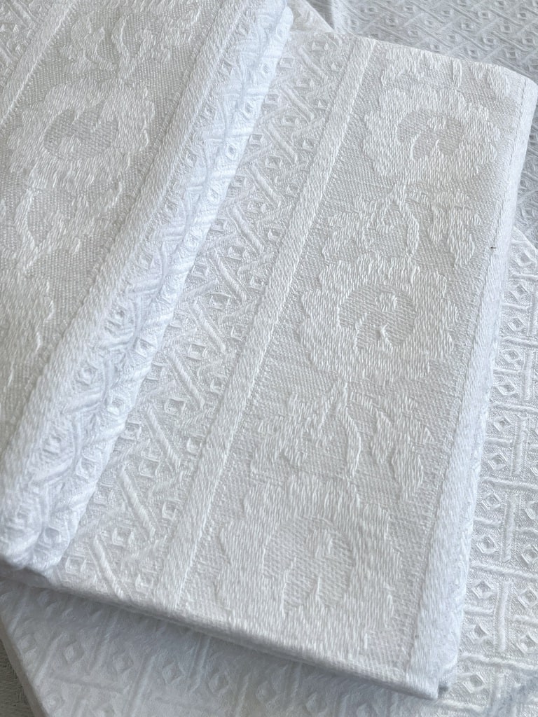 serviettes-de-toilettes-anciennes-liteaux-coton-damasse-antiquite-brocante-monogramme-brode-main-linge-ancien