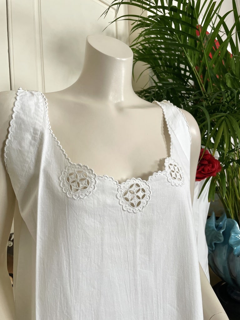 chemise-de-jour-ancienne-coton-broderie-rosace-feston-linge-ancien-trousseau-nuit-dame-mode-antiquite-brocante