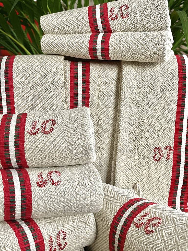linge-ancien-torchons-basques-coton-serge-rayures-rouges-vertes-monogramme-brode-main-antiquite-brocante