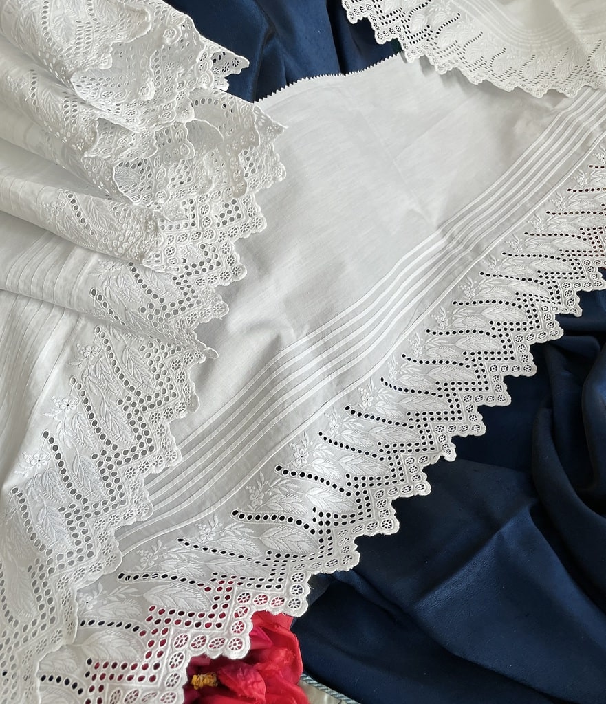 linge-ancien-volant-en-percale-de-coton-broderie-anglaise-broderie-blanche-fait-main-bles-fleurettes-jupe-costume-dame-epoque-napoleon-3-antiquite-brocante