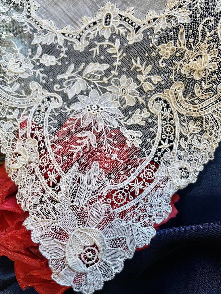 pochette-dentelle-ancienne-bruxelles-fond-reseau-gaze-aiguille-antiquite-brocante-collection-napoleon-emprire-bonaparte