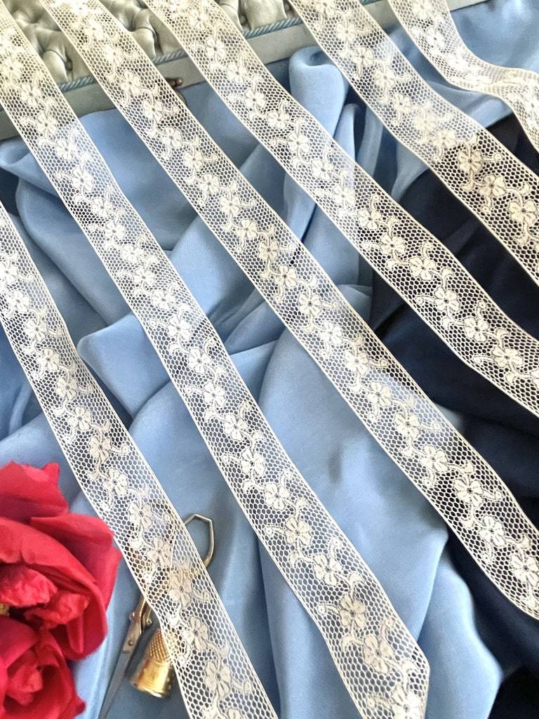 entre-deux-ancien-coton-valenciennes-couture-confection-creation-costume-vetements-anciens-poupee-coset-mercerie-epoque-antiquite-brocante