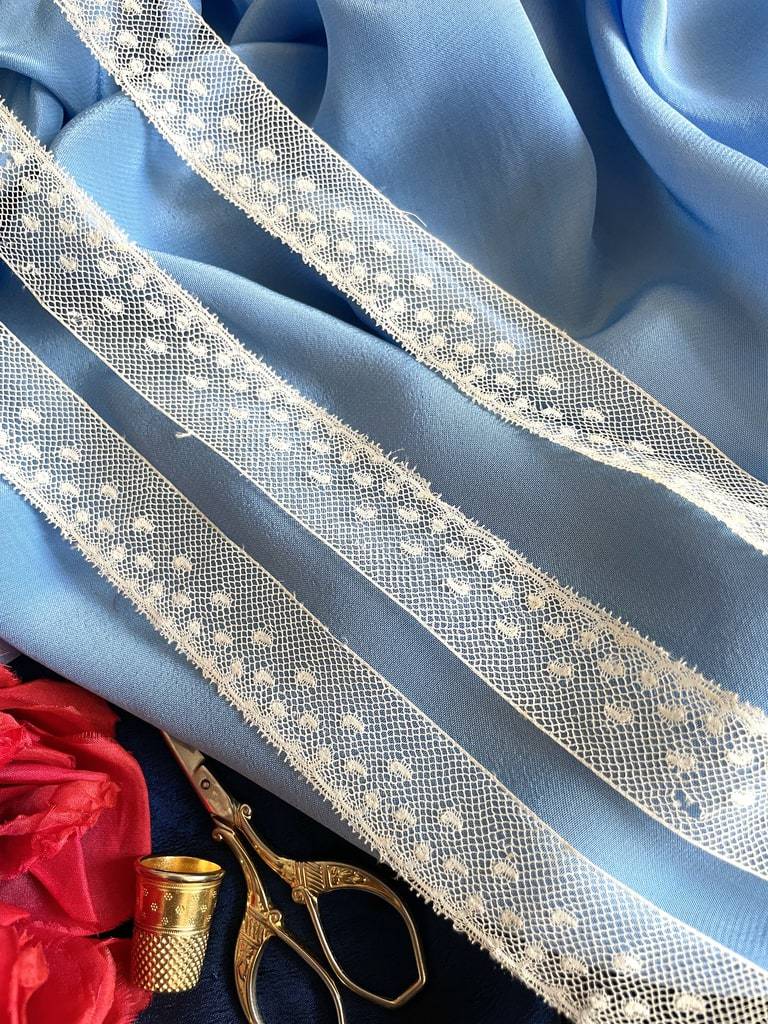 dentelle-ancienne-valenciennes-fuseaux-point-d-esprit-creation-couture-vetement-anciens-poupees-costume-epoque-mercerie-antiquite-brocante