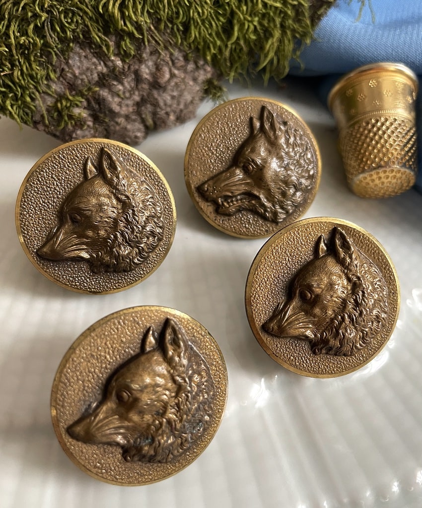 anciens-boutons-de-livre-equipage-chasse-a-courre-bronze-tete-de-loup-chien-venerie-veneur-antiquite-brocante-mercerie-ancienne