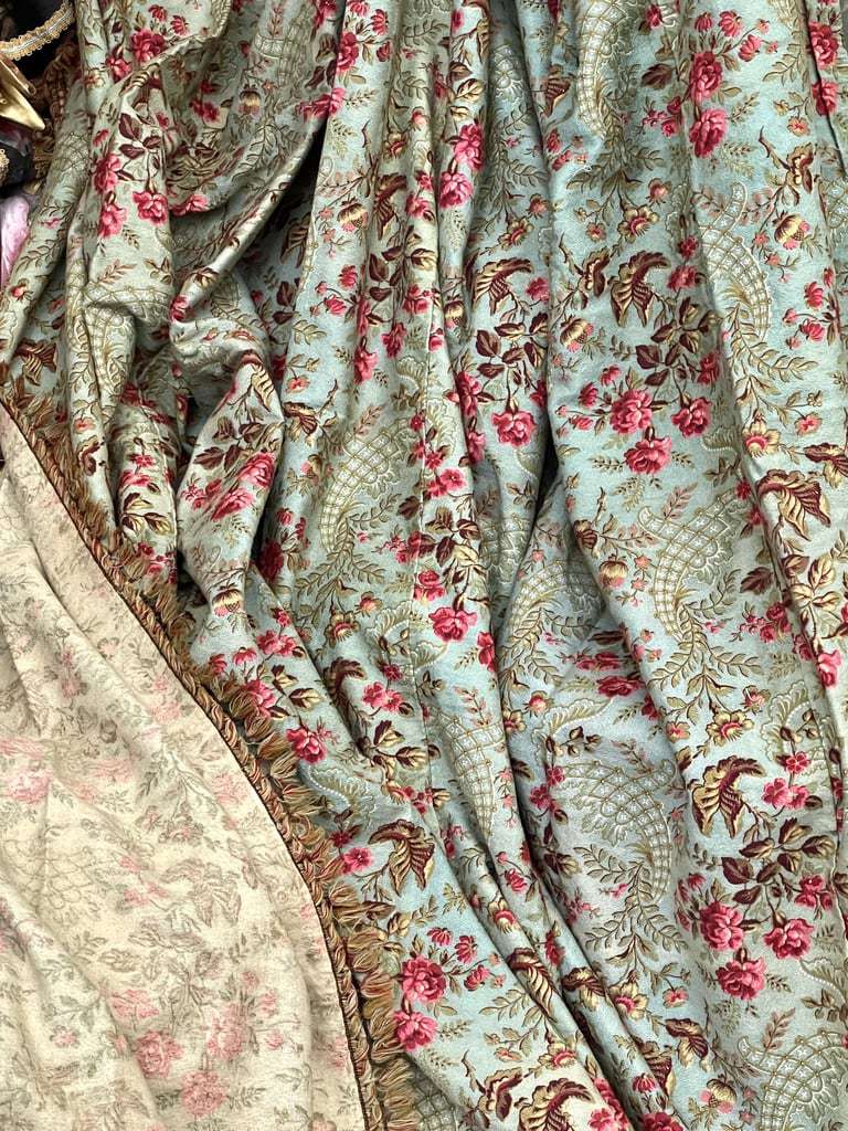 linge ancien rideaux textille tissus empire fin 19eme 1900 1880 cotonnade imprimee roses floral antiquite brocante