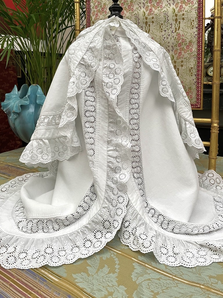 linge-ancien-manteau-de-bapteme-pique-de-coton-gratte-volant-broderie-anglaise-antiquite-brocante-bebe