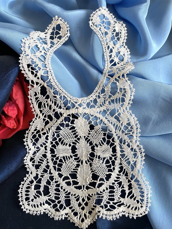 dentelle-ancienne-puy-en-velay-point-d-esprit-frivolite-mercerie-col-brassiere-bavoir-antiquite-brocante