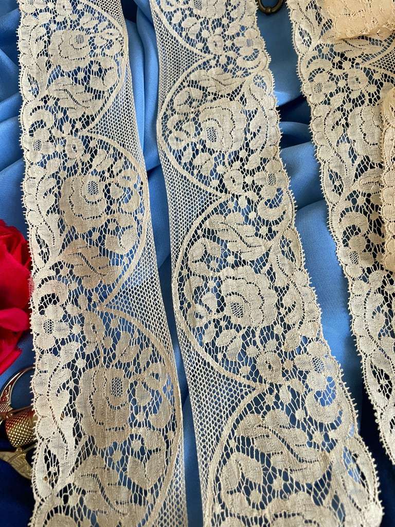 dentelles-anciennes-vintage-fuseaux-aiguille-caudry-calais-puy-en-velay-guipure-tulle-brode-carrickmaccros-bruxelles-antiquite-brocante