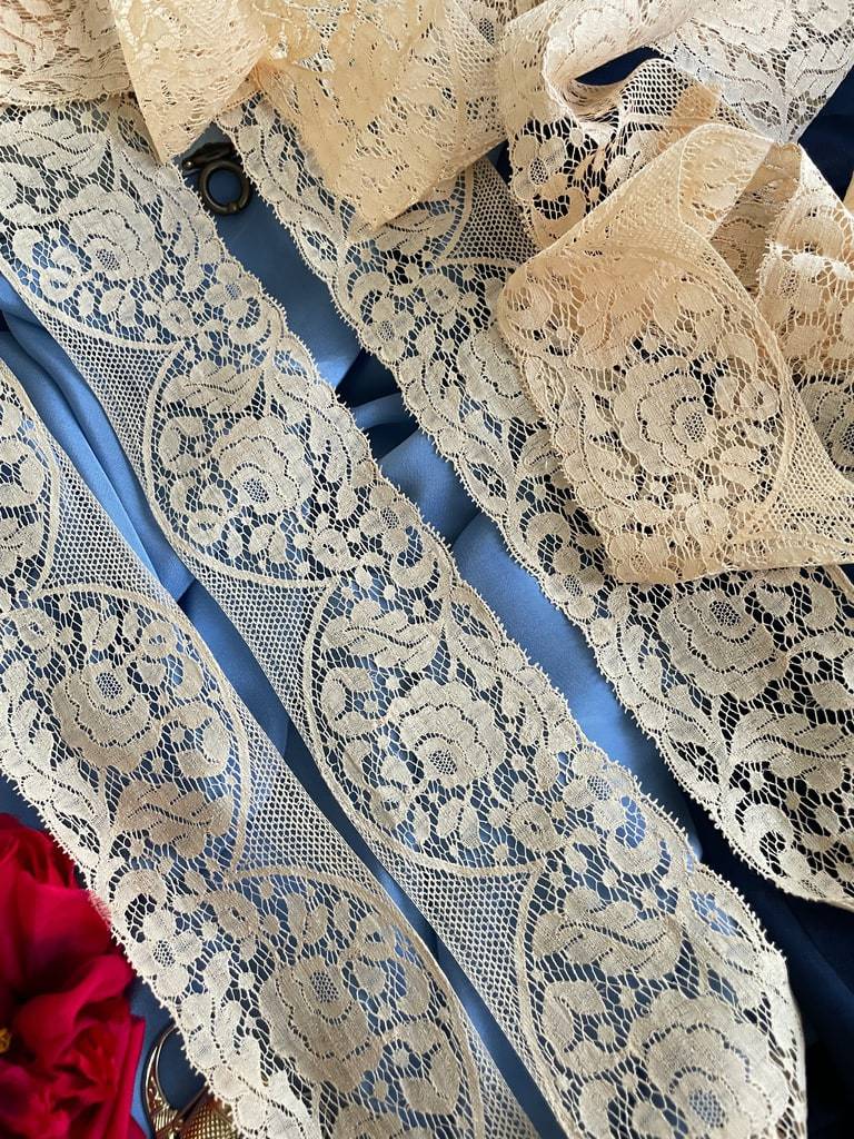 dentelle-ancienne-calais-caudry-art-deco-coton-beige-grege-taupe-mercerie-epoque-dentellier-couturire-creatrice-brocante