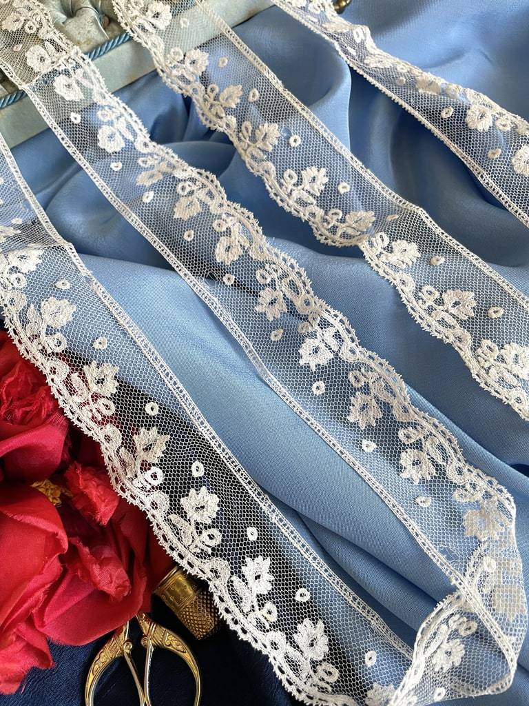 ROBE SOIE et dentelles pour POUPÉE modernes anciennes de 32-34 cm