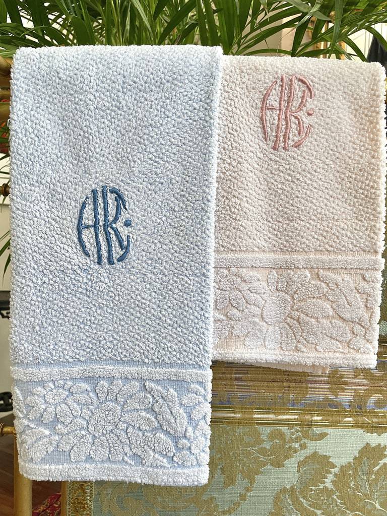 linge-ancien-toilette-visage-essuie-mains-bain-cuisine-office-antiquite-brocante-vintage-upcycling-seconde-main-bleu-rose