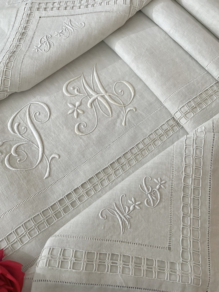linge-ancien-antiquite-brocante-campagne-chic-chambre-d-hote-demeure-chateau-lin-drap-paire-de-taies